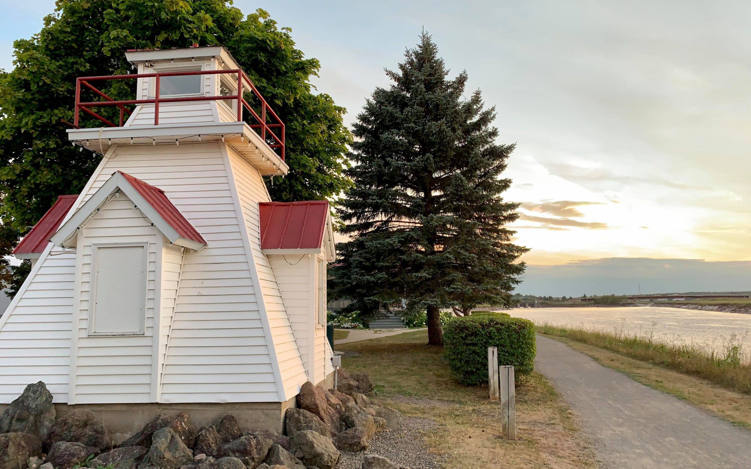 NB_Riverfront-Trail_Lighthouse-Riverview-Riverfront-CREDIT Hanna-Grossman