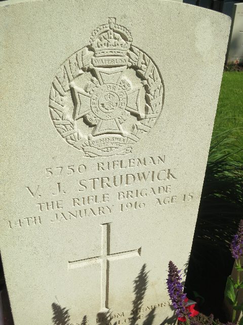 Image of gravestone at Flander's Field