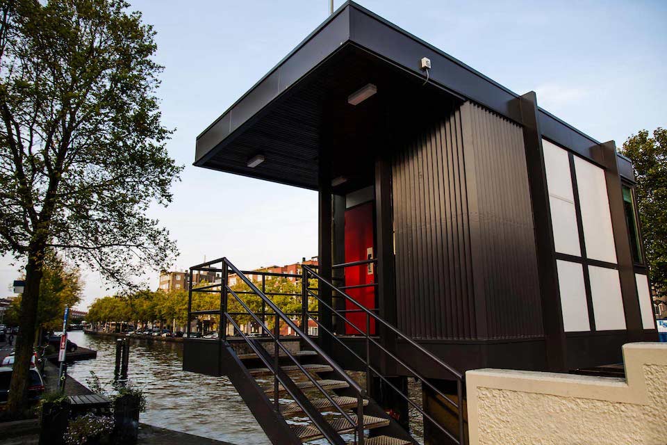Entrance to the SWEETS hotel Theophile de Brockbrug near Vondelpark