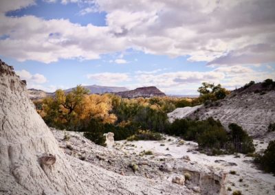 A mountainous landscape with rocks and fall coloured leaves on the trees