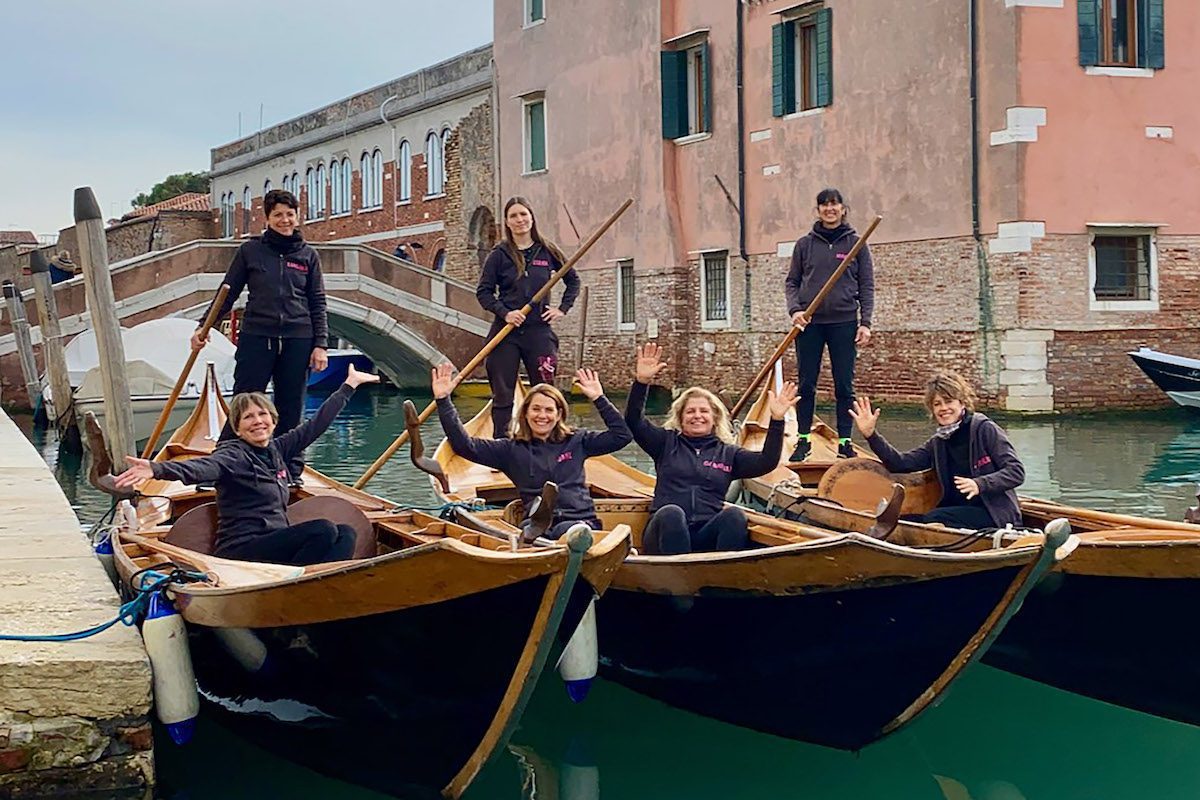 Jane Caporal of Row-Venice, teaching rowing in Venice