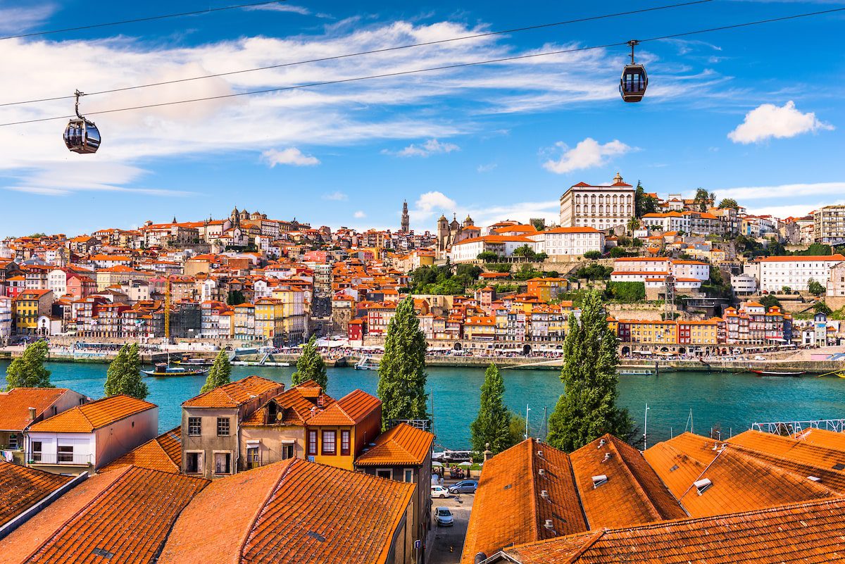 Porto Old town on the Douro River_The vibrant old town of Porto cascades down to the Douro River