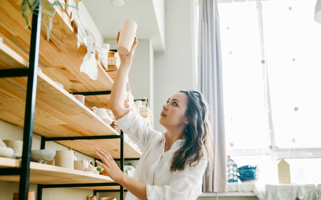 Downsizing for Travel: How to Get Rid of Everything You Own And Live With Less