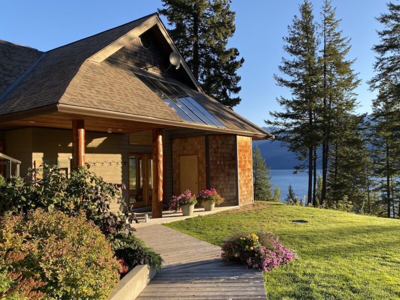 How to Choose a Wellness Retreat Mountain Trek Mountain Trek wellness retreat in British Columbia