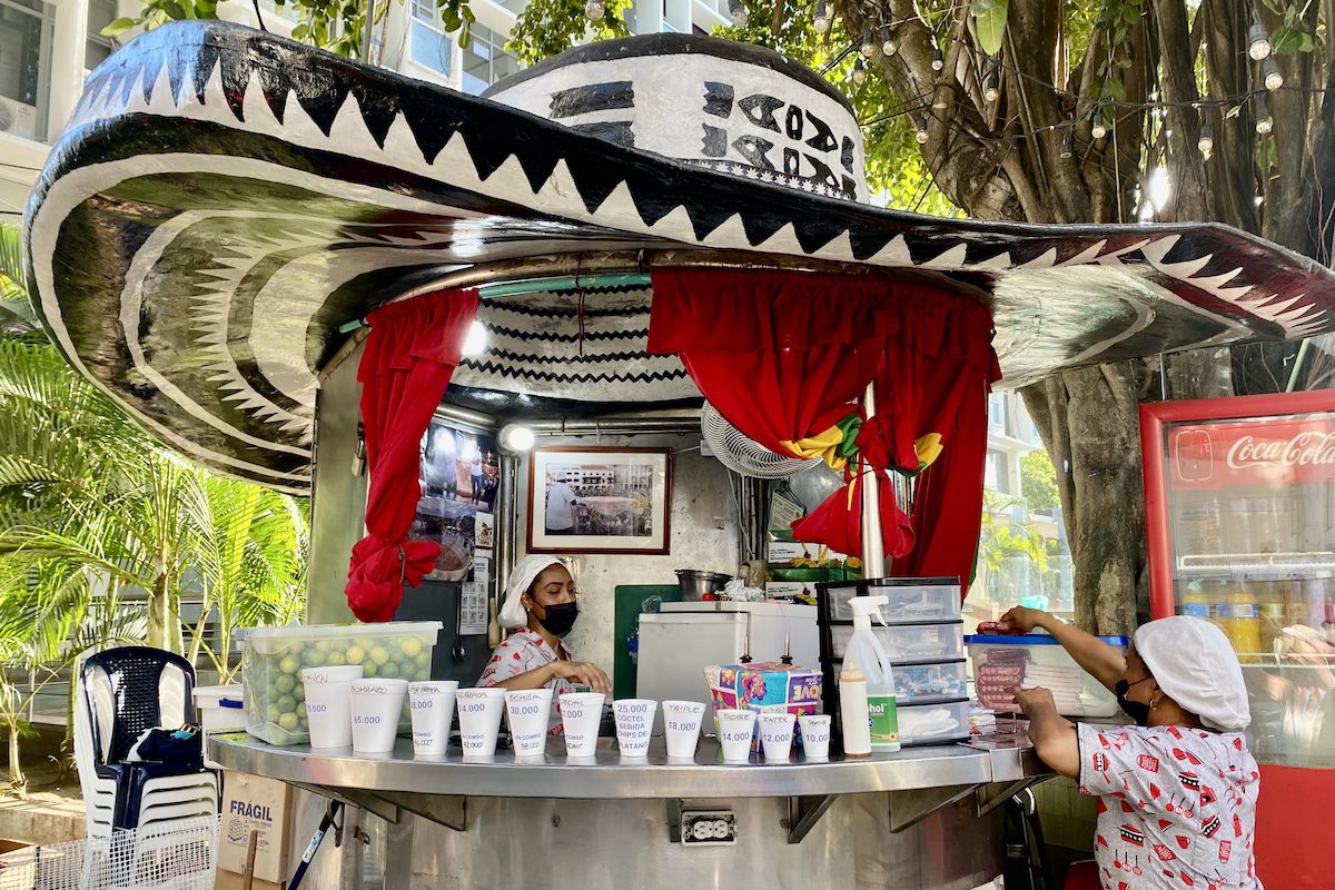Camarones vendor in Cartagena 