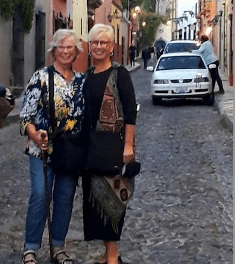 mother daughter travel 
